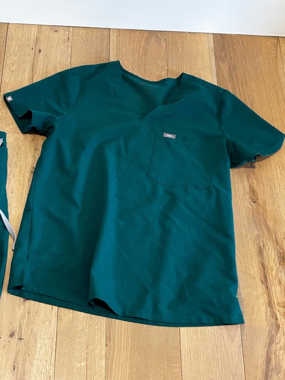 SET Figs Hunter EMERALD Green Scrubs Top M Bottoms MT - Picture 11 of 13